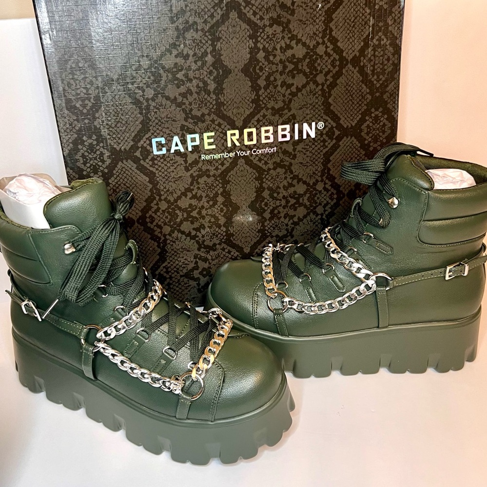 Chunky Platform Combat Boots w/Silver Chains in Dark Green Military Grunge Style